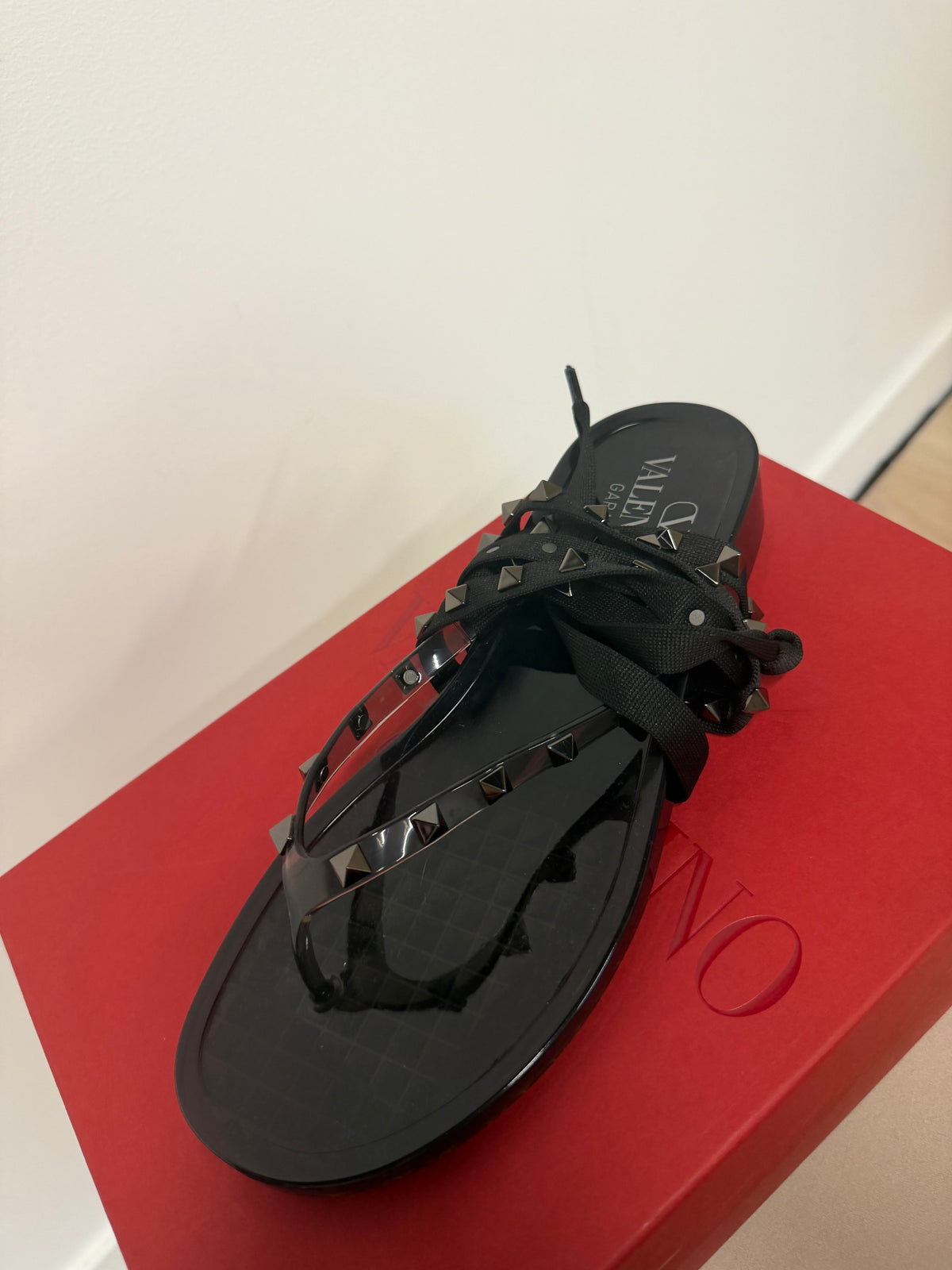 Preloved Valentino Garavani Rubber Sandals Size 39 (Generous) Black