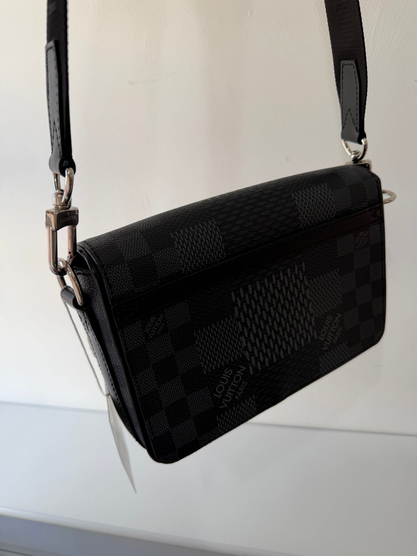 Preloved, Studio Messenger bag, Damier Graphite 3D Canvas Louis Vuitton Unisex Bag, 23.5 x 16 x 5.5 cm