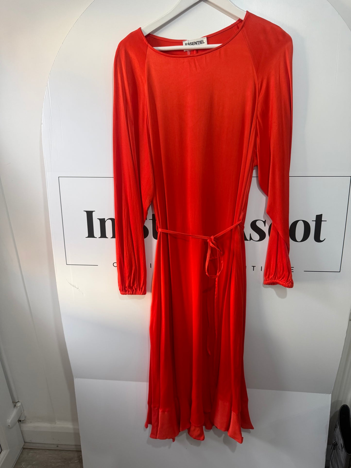 Coral Essentiel Antwerp Dress, Says 6 fits a 10