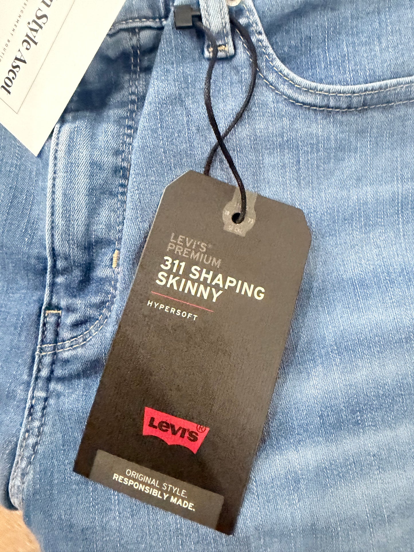 Blue Levis Denim Jeans, 33
