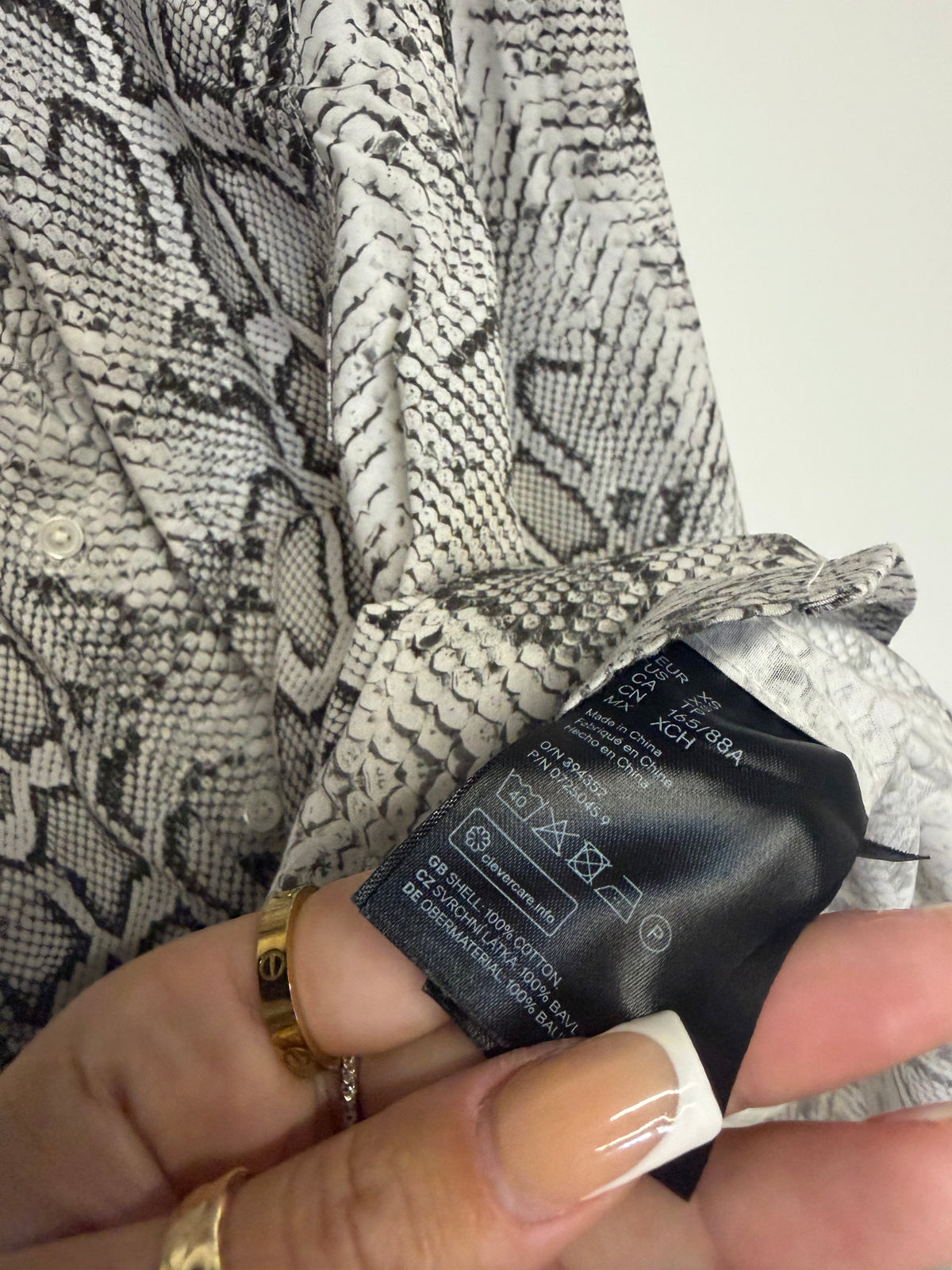 Preloved H&M Collab Shirt XS Snake Print White