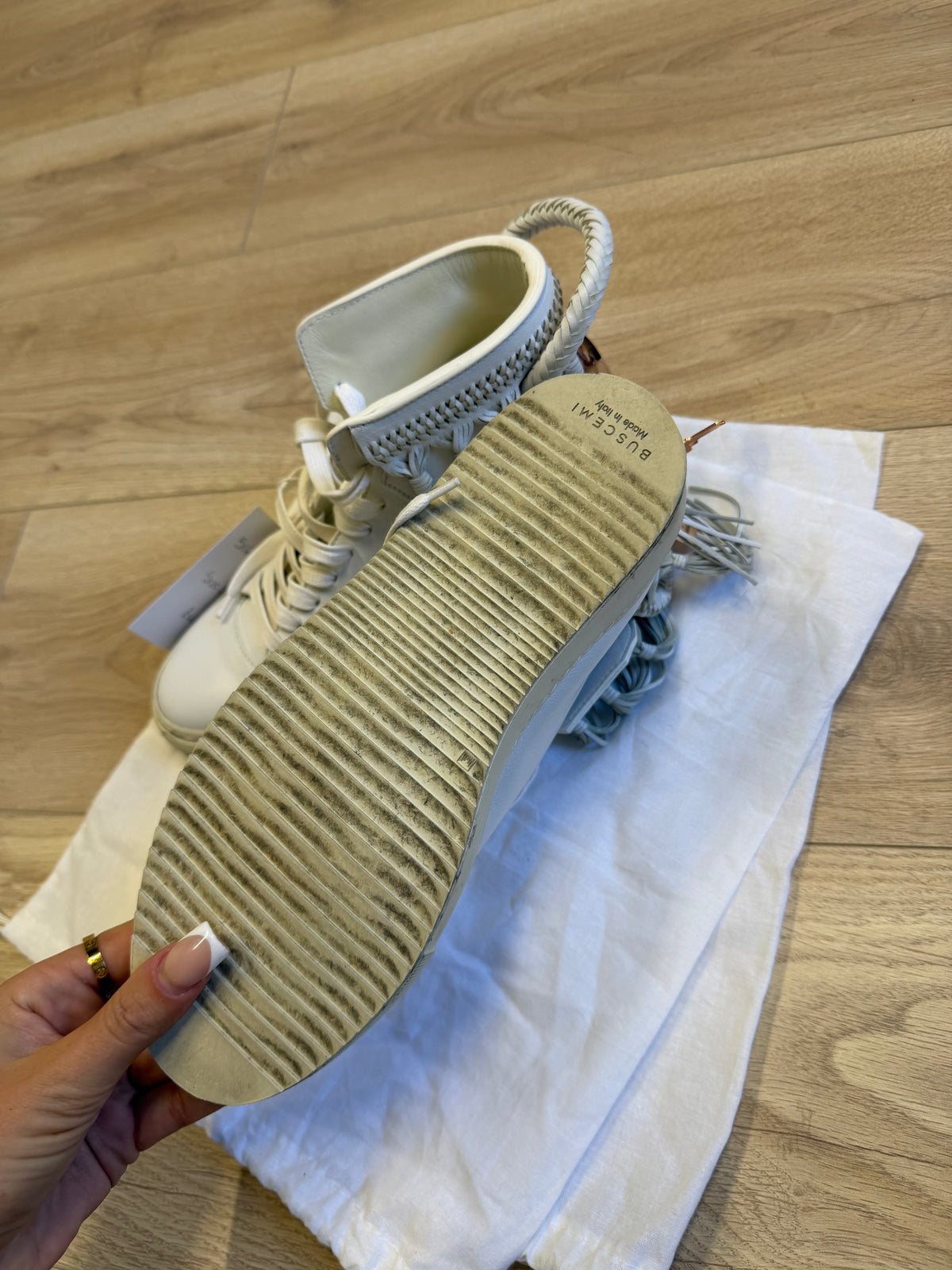 Preloved Bushemi Trainers Size 4 - 37 White Tassel