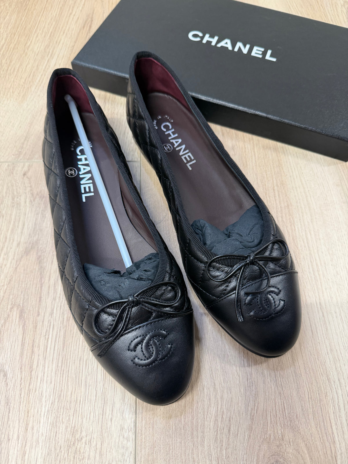 Preloved Chanel Flats Size 7 Black (40)