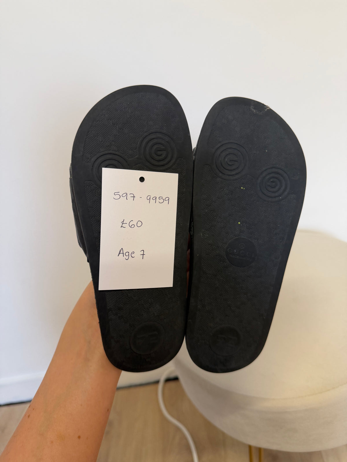 Preloved Gucci Kids Sliders Age 7 Black