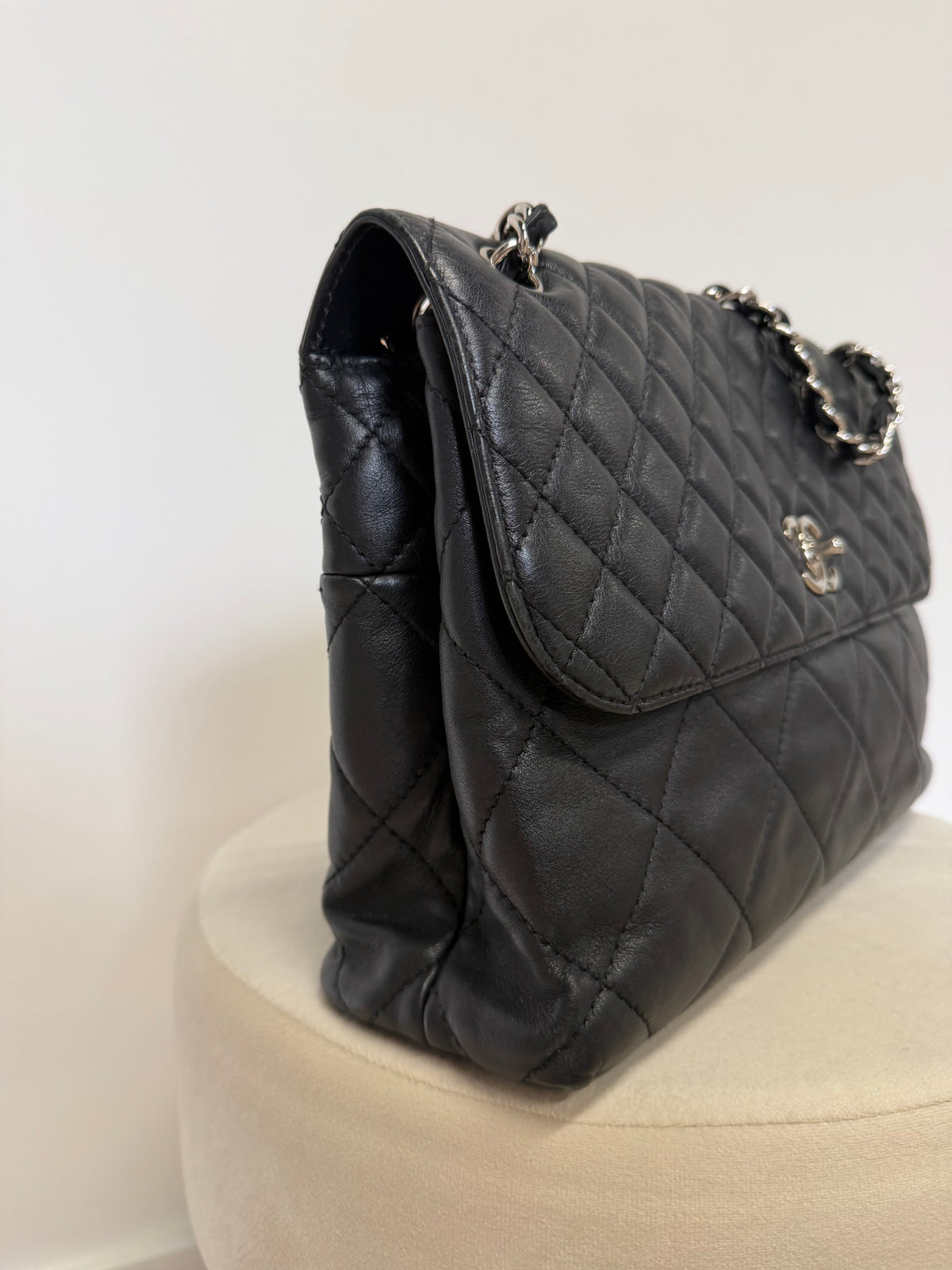 Preloved Chanel Handbag Jumbo Black