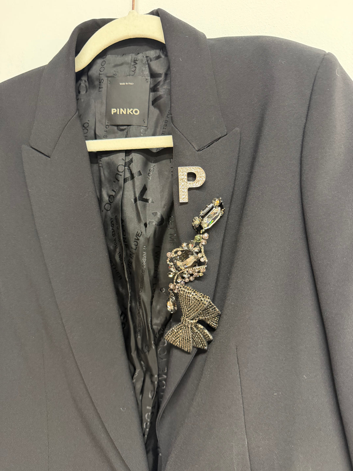 Preloved Pinko Blazer UK 8 Black with stunning diamond brooches