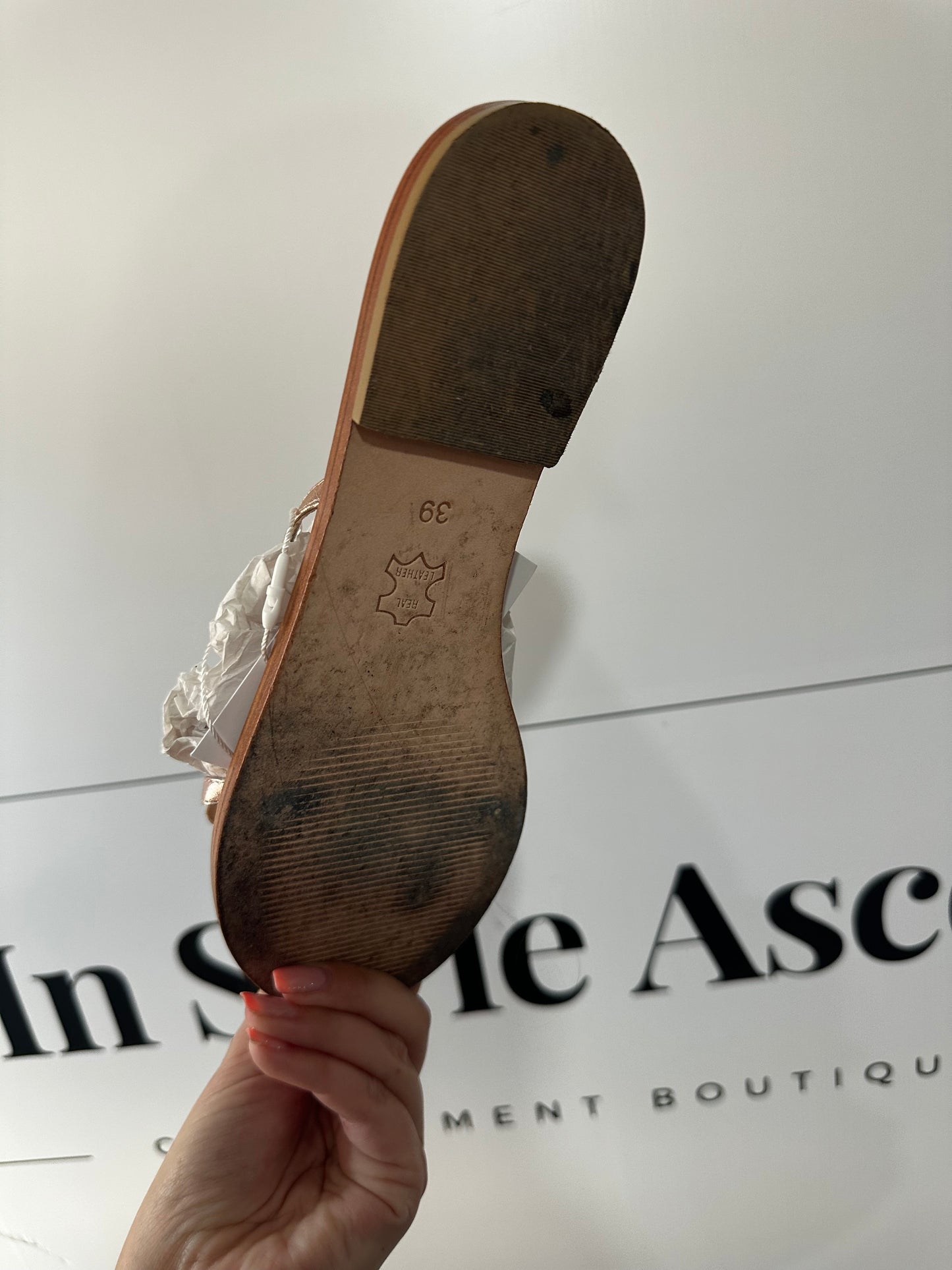 Star Aspiga Sandals Flats, Size 6