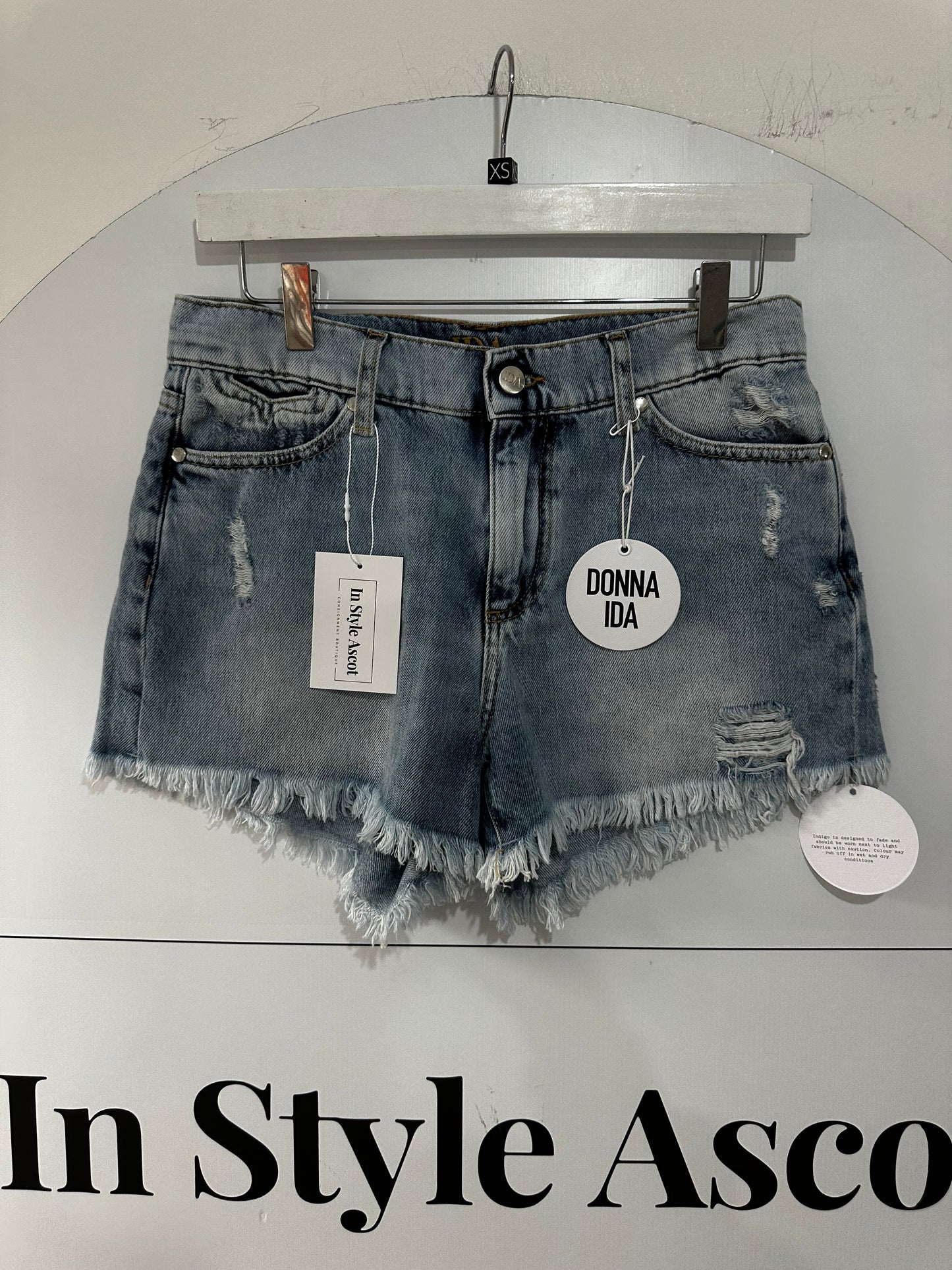 Denim Donna Ida Shorts, Size XS Waist 25