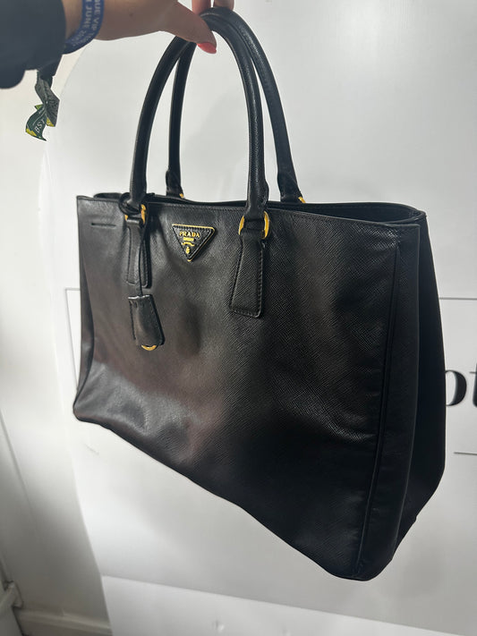 Black Prada Saffiano Hanbag
