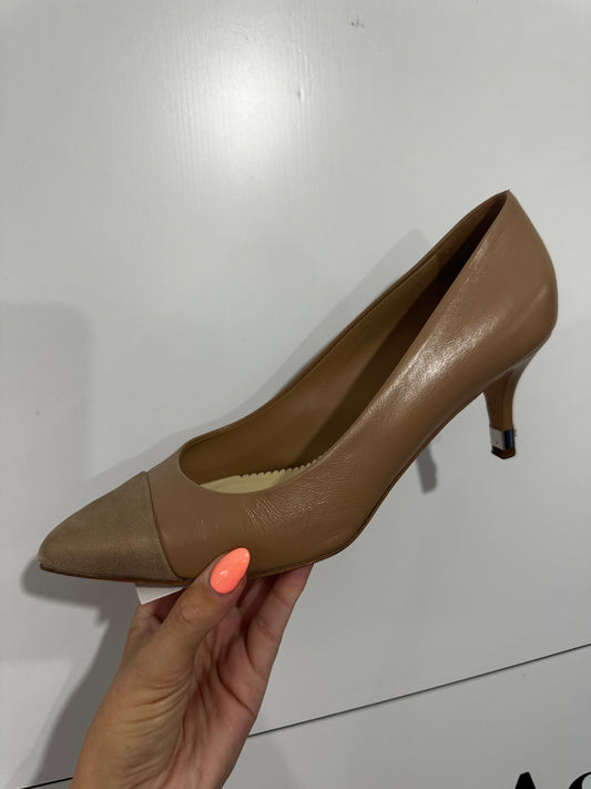 Neutral Chanel Kitten Heels, Size 40.5 (7)