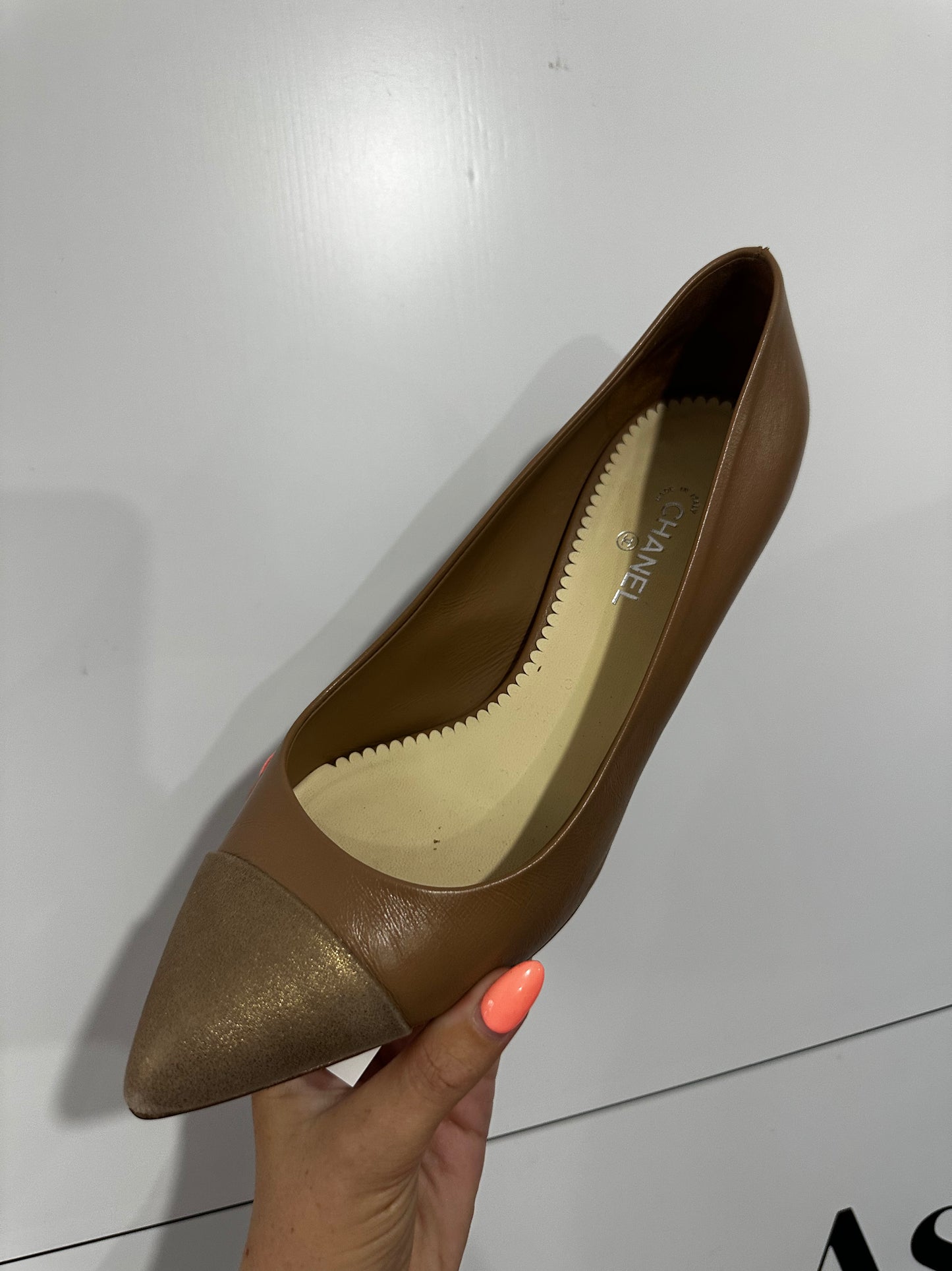 Neutral Chanel Kitten Heels, Size 40.5 (7)