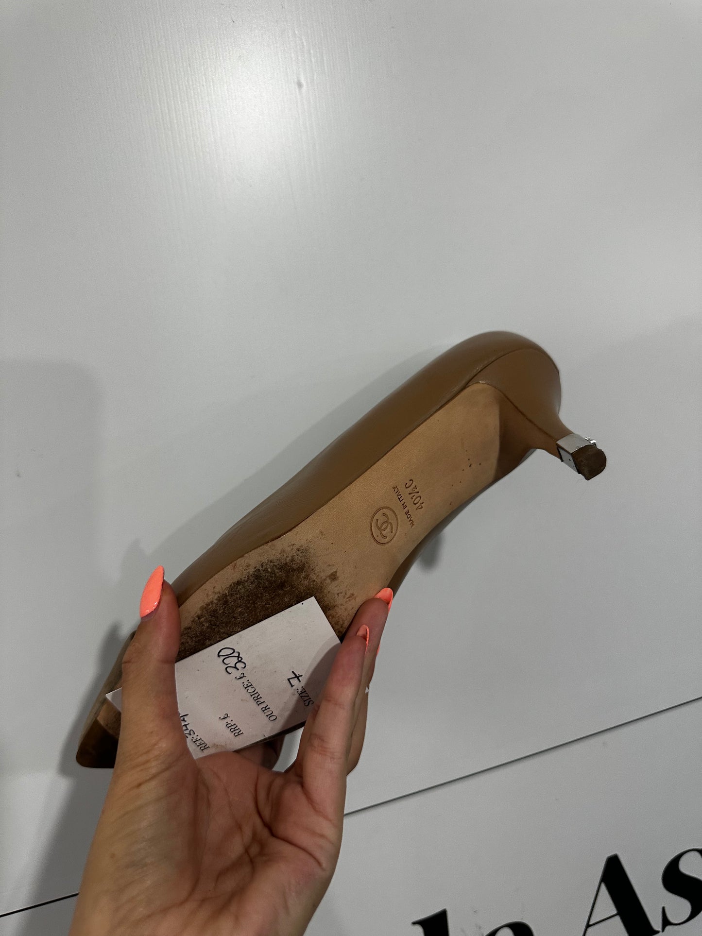 Neutral Chanel Kitten Heels, Size 40.5 (7)