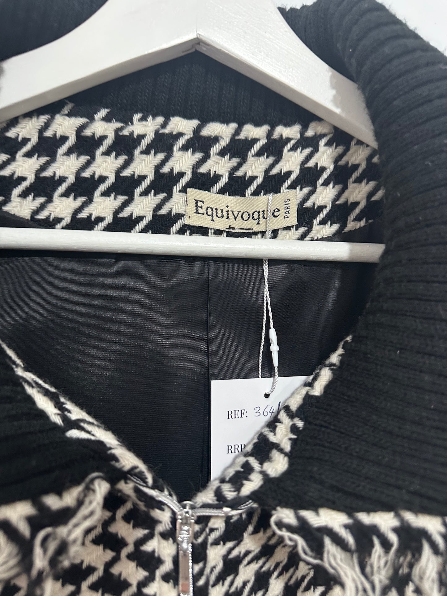 Black and white Equivoque Sleeveless jacket, Medium