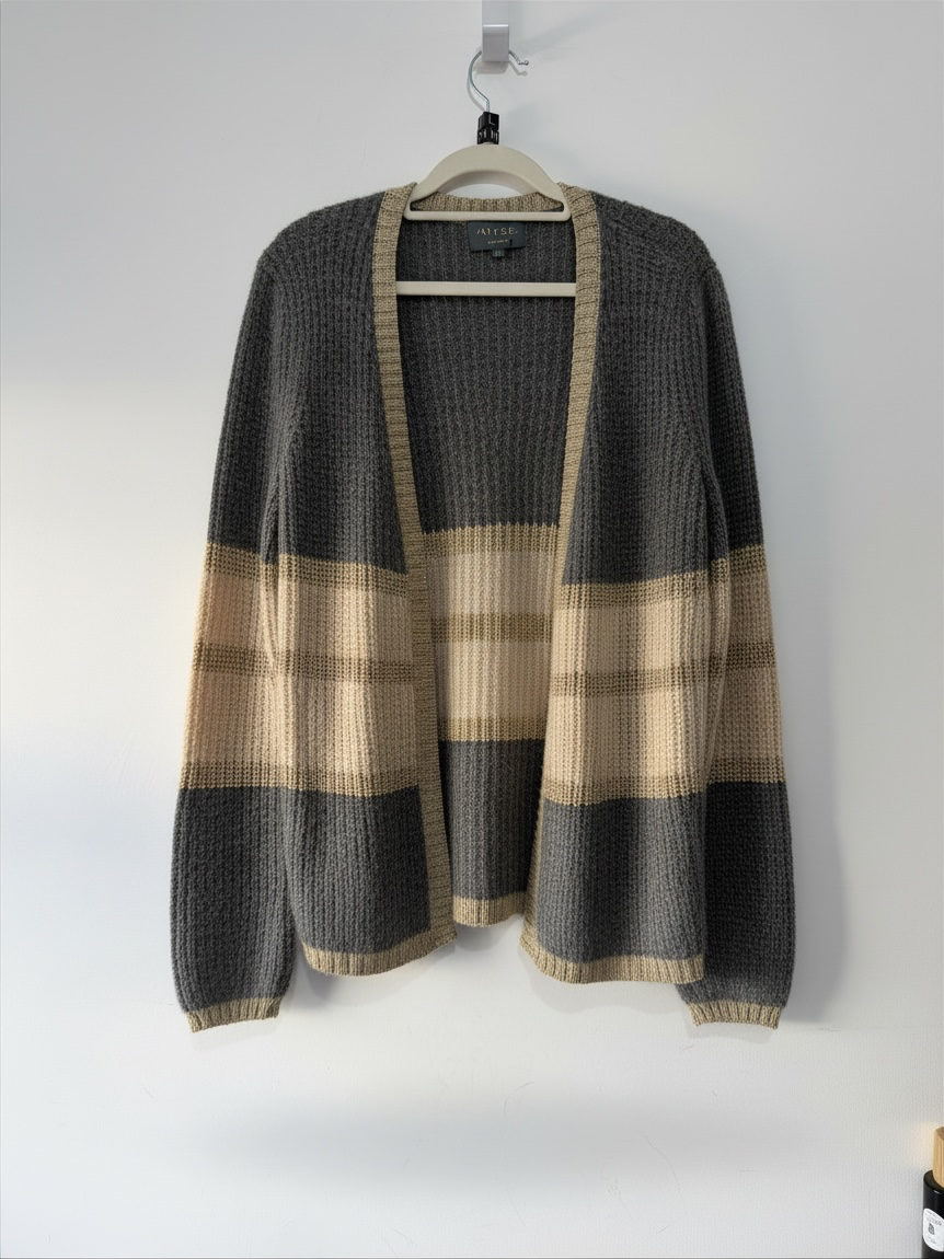 Preloved Wyse Cardigan Size M/L Grey and Gold