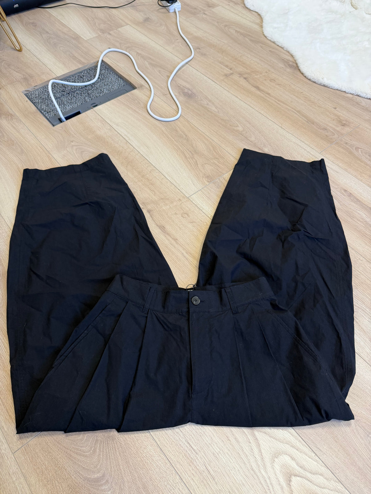 Preloved The White Company Trousers Size 6 Short Poplin Black, BNWT