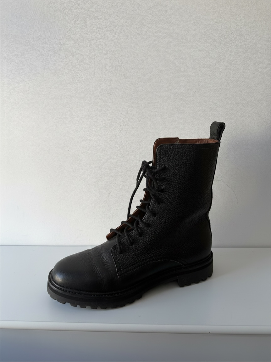 Preloved Reformation Boots Size UK 8 Black