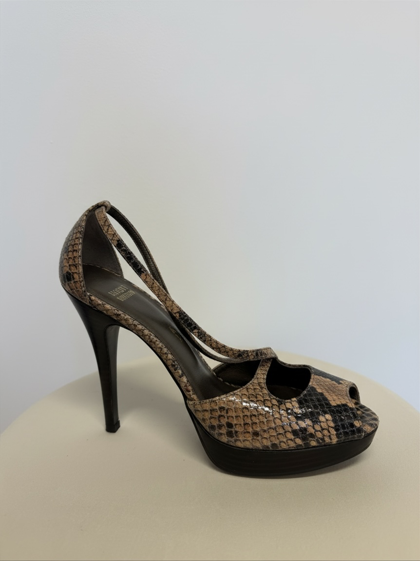 Preloved Stuart Wietzman Heels Size 7 Brown Snake