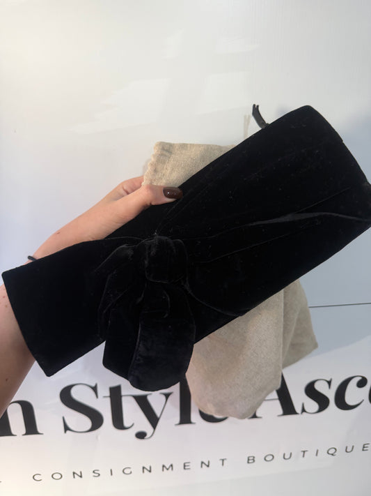 Black Velvet Valentino Garavani Clutch