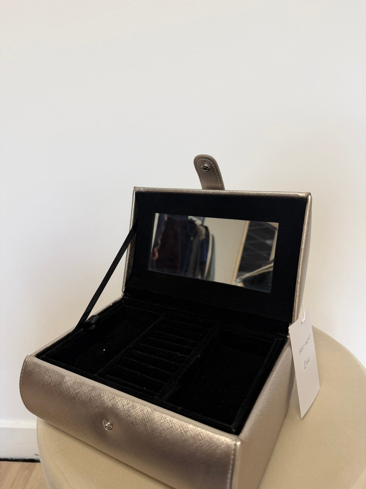 Preloved Jewellery Box Silver Metallic