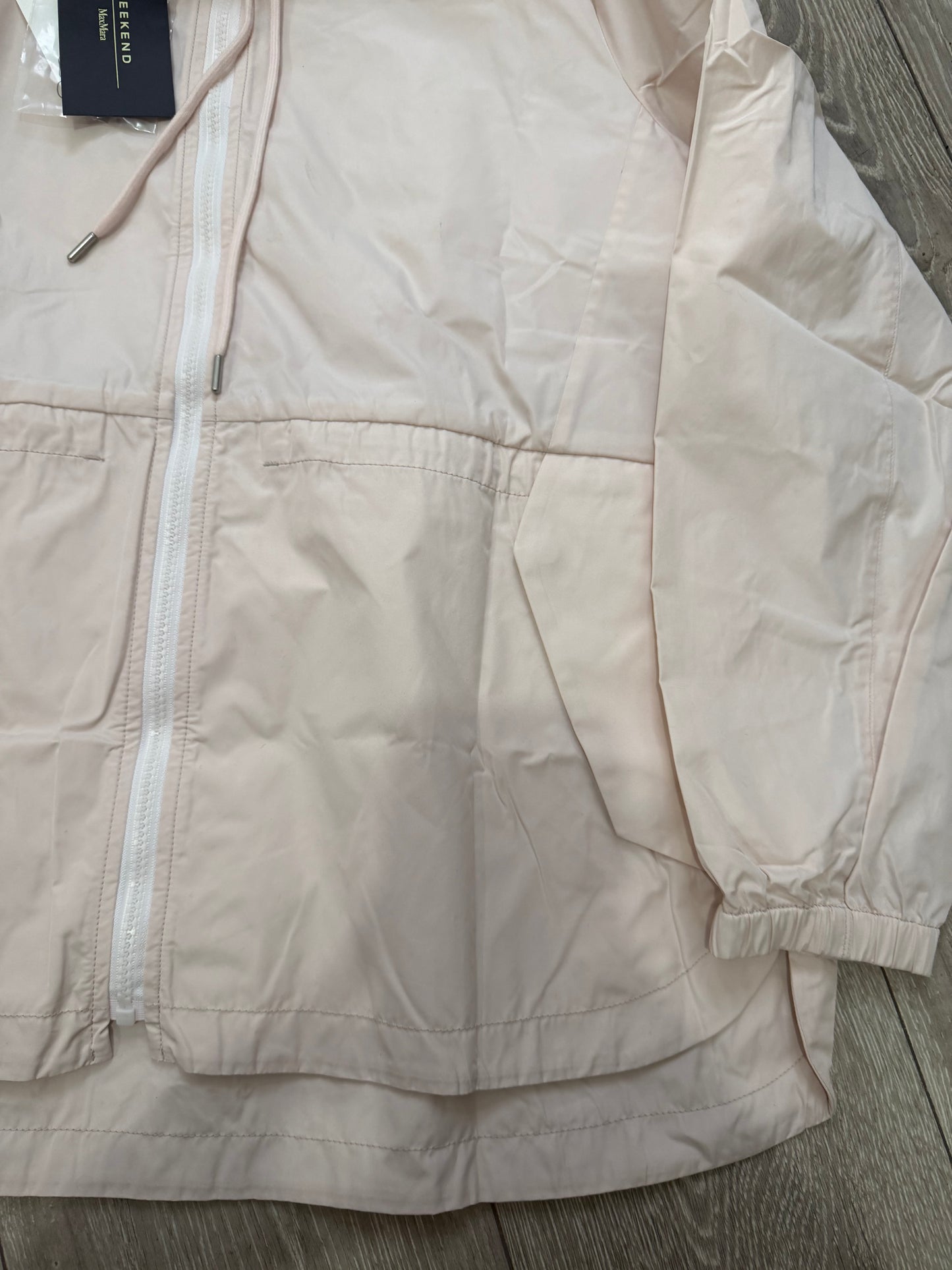Light Pink Weekend MaxMara Raincoat Brand New, Size 8 but fits M