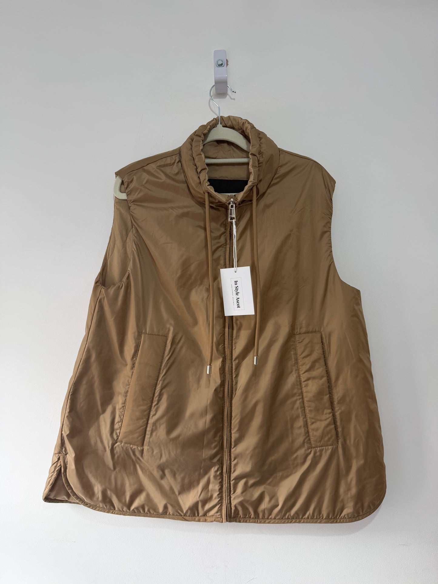 Preloved Weekend MaxMara Water Repellent Gilet Size 6 fits UK 10 Camel