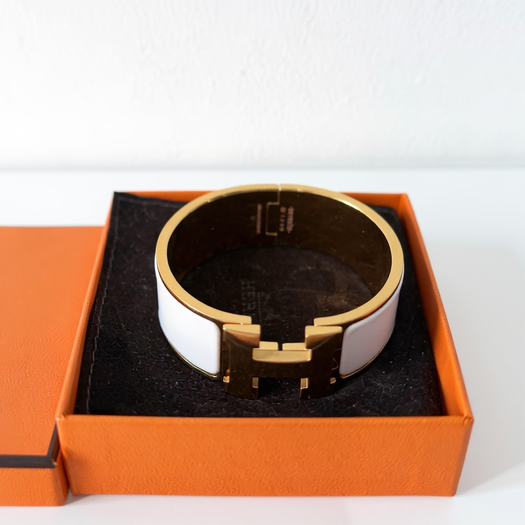 White and Gold Hermes Clic Clac Bangle, Size XS Boxed