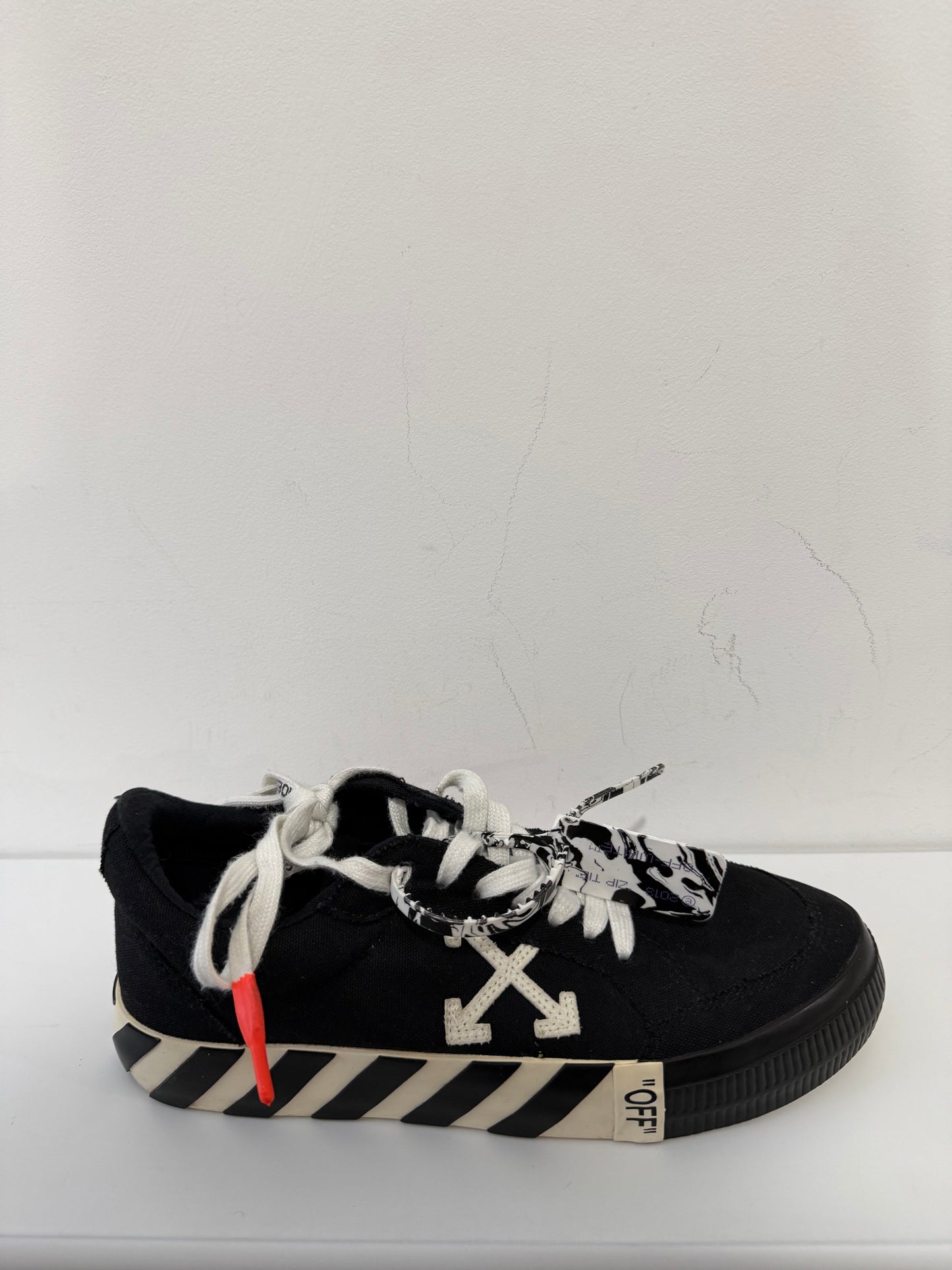 Pre-owned, Black Off White Trainers, Size 7