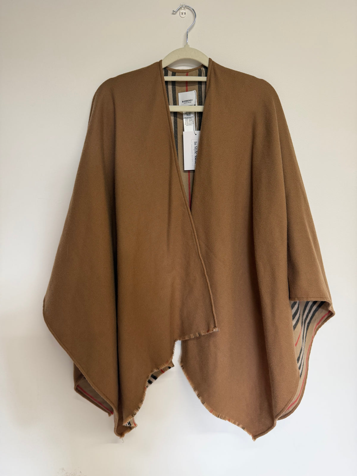 Preloved Burberry Poncho One Size Beige with original pattern