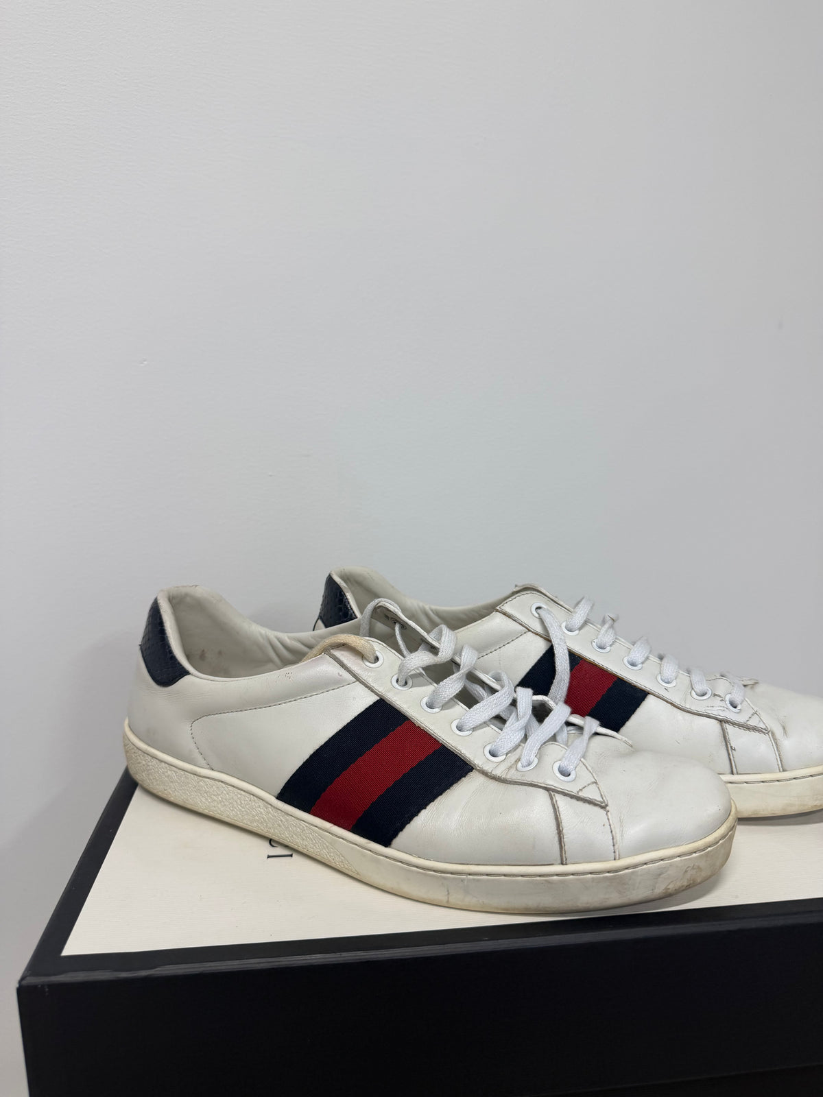 Preloved Gucci Ace low-top Trainers EU 44 - UK 9.5 White, featuring the signature blue and red web stripe