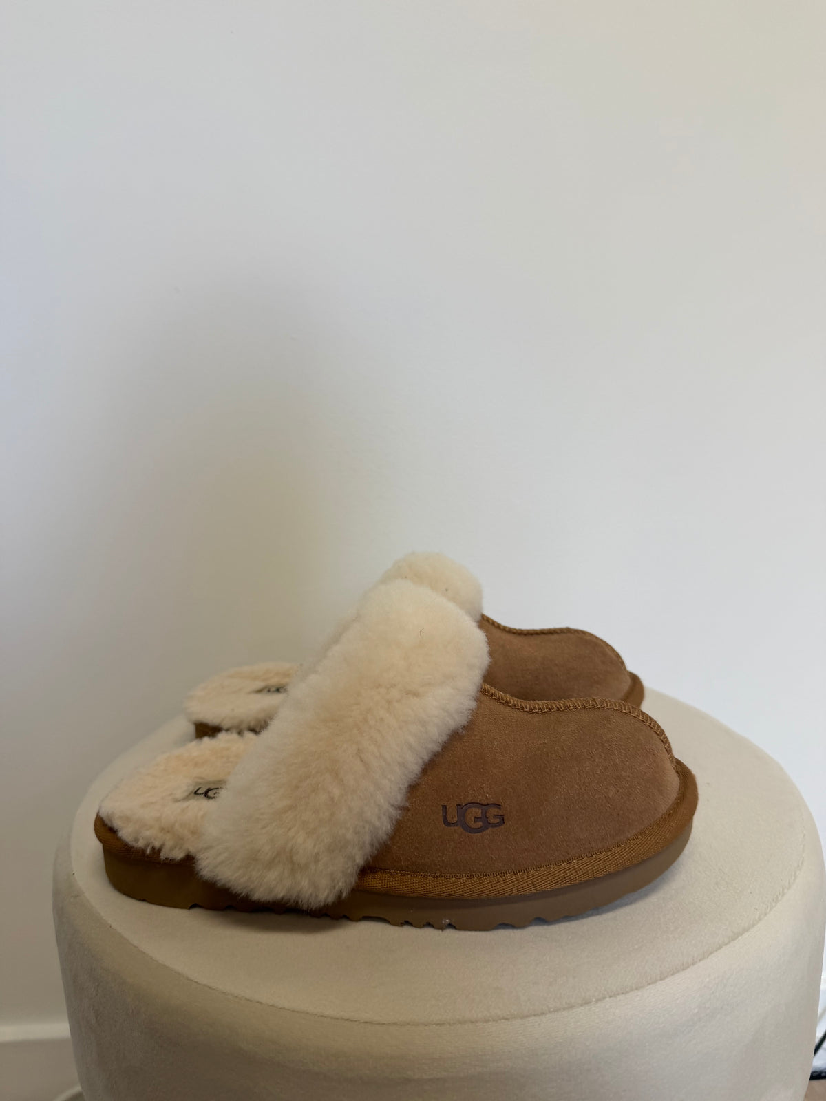 Preloved UGG Kids Slippers Youth 13 Chestnut