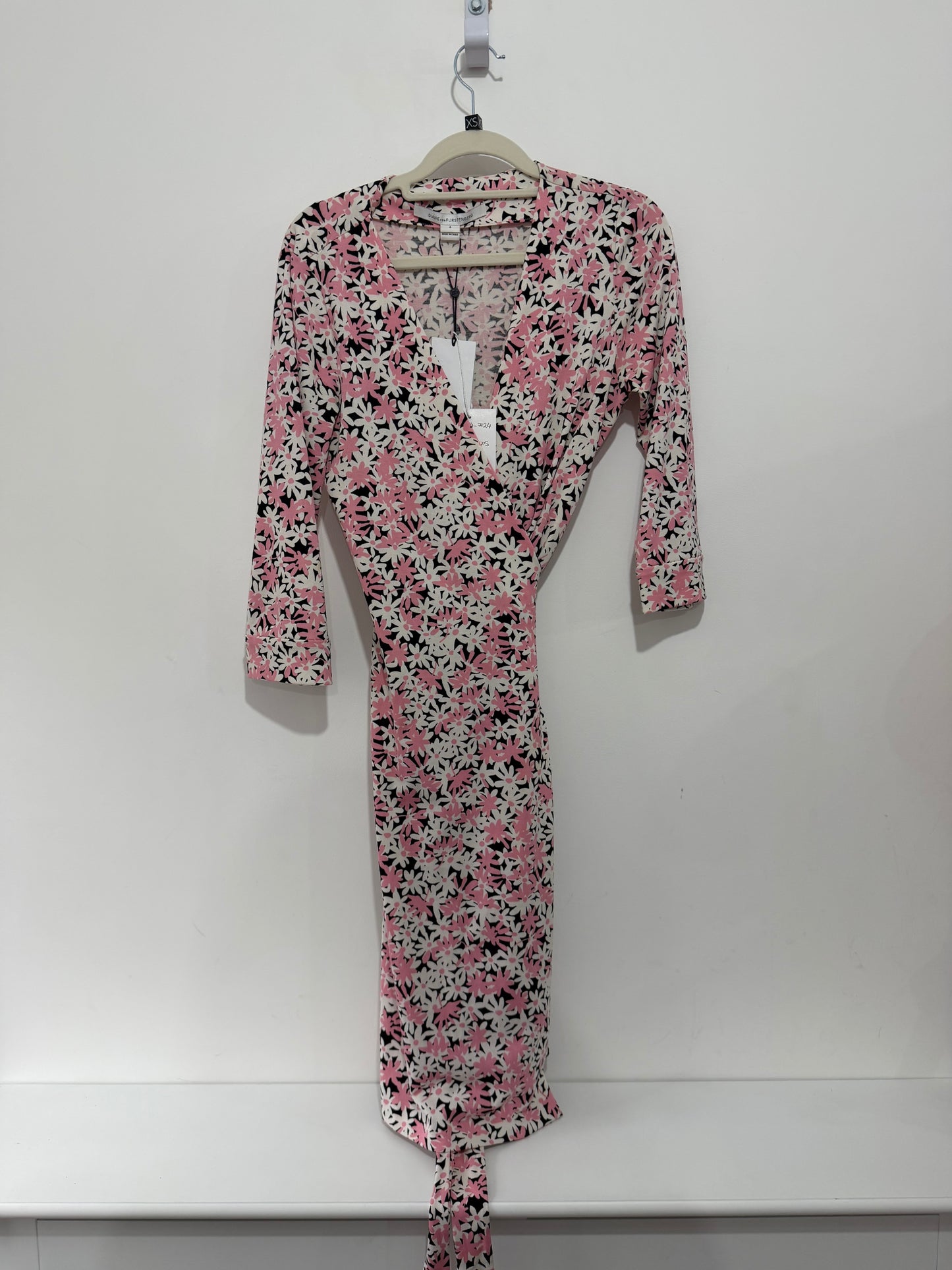 Pre-owned, NEW, Pink DVF Dress, Size 8