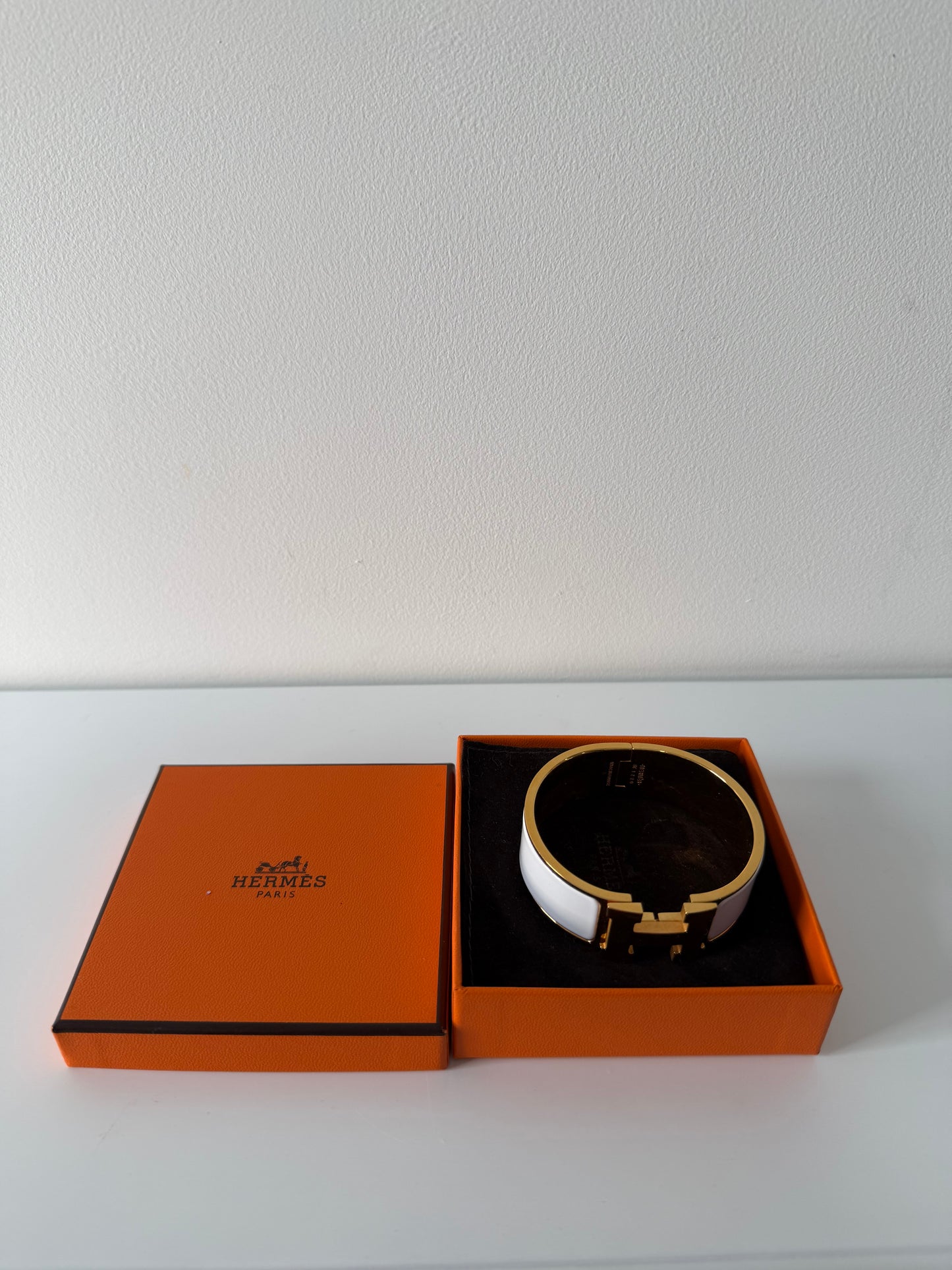 White and Gold Hermes Clic Clac Bangle, Size XS Boxed