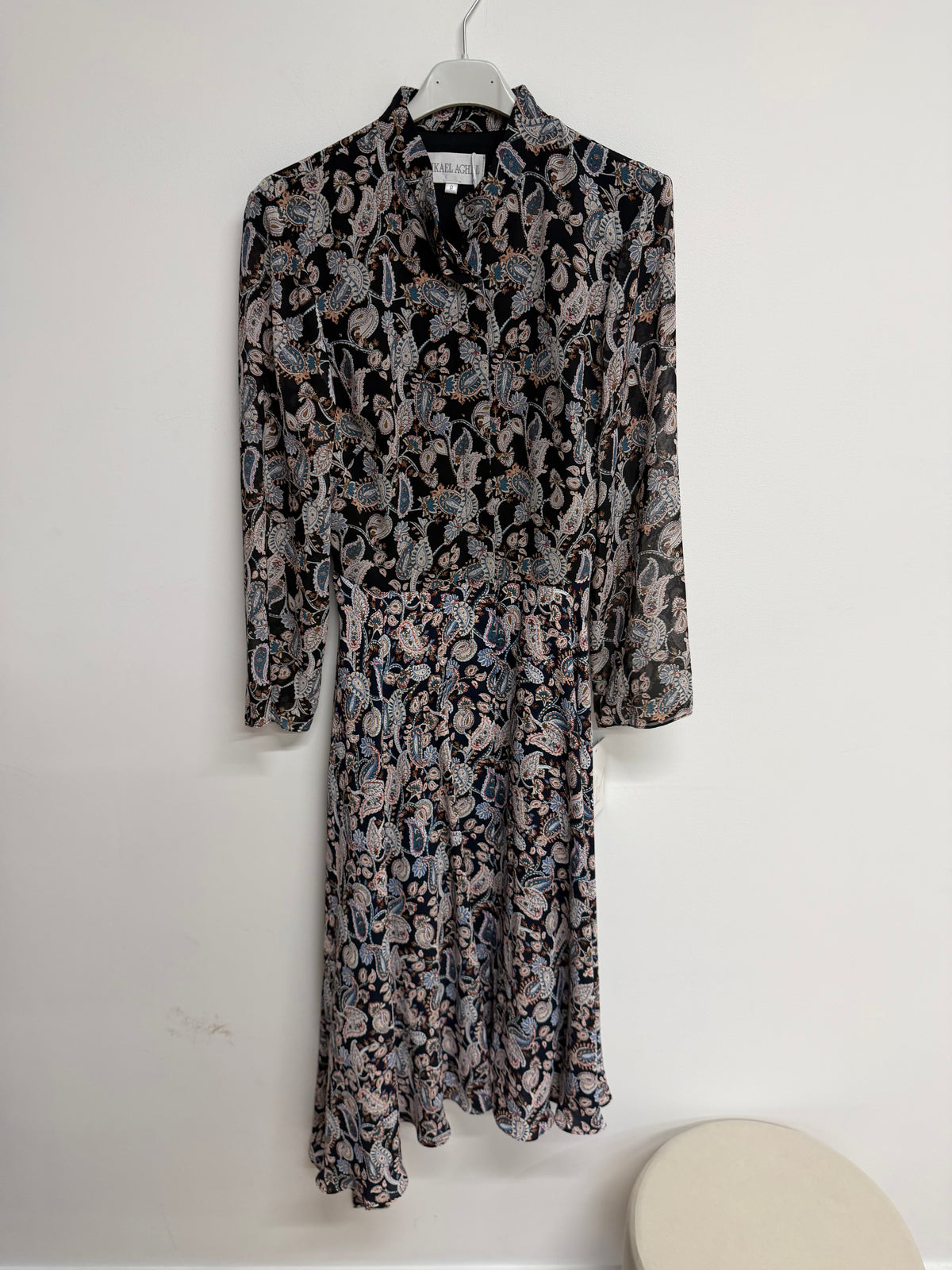 Preloved BNWT Mikael Aghal Dress Size 8 Black Pattern
