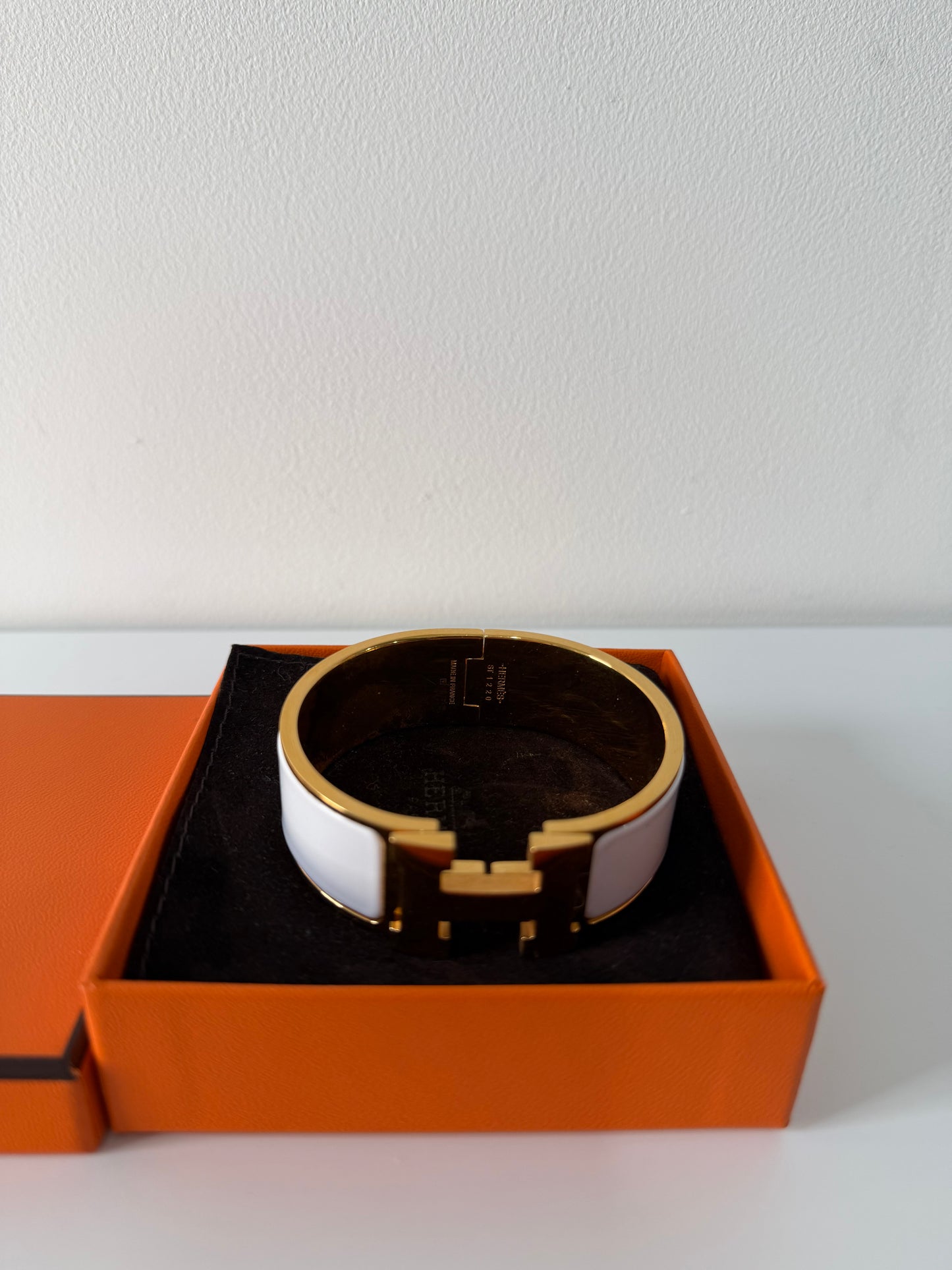 White and Gold Hermes Clic Clac Bangle, Size XS Boxed