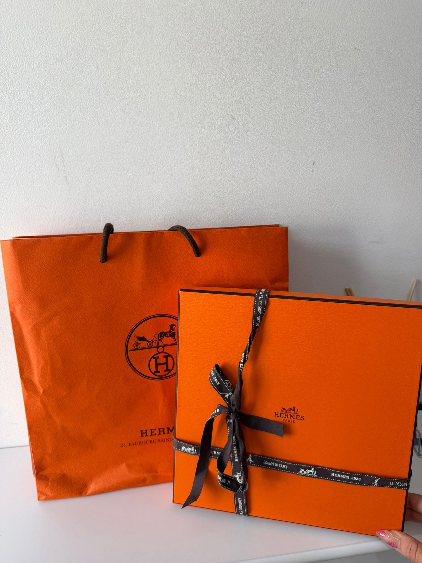 Pre-owned new boxed stately wheels Hermes Silk Scarf