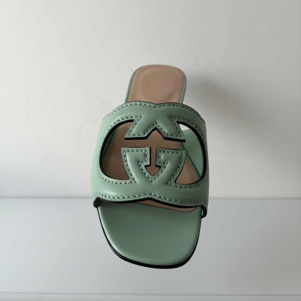 Preloved, NEW, Green Gucci Flats, Size 34.5 (UK 2.5)