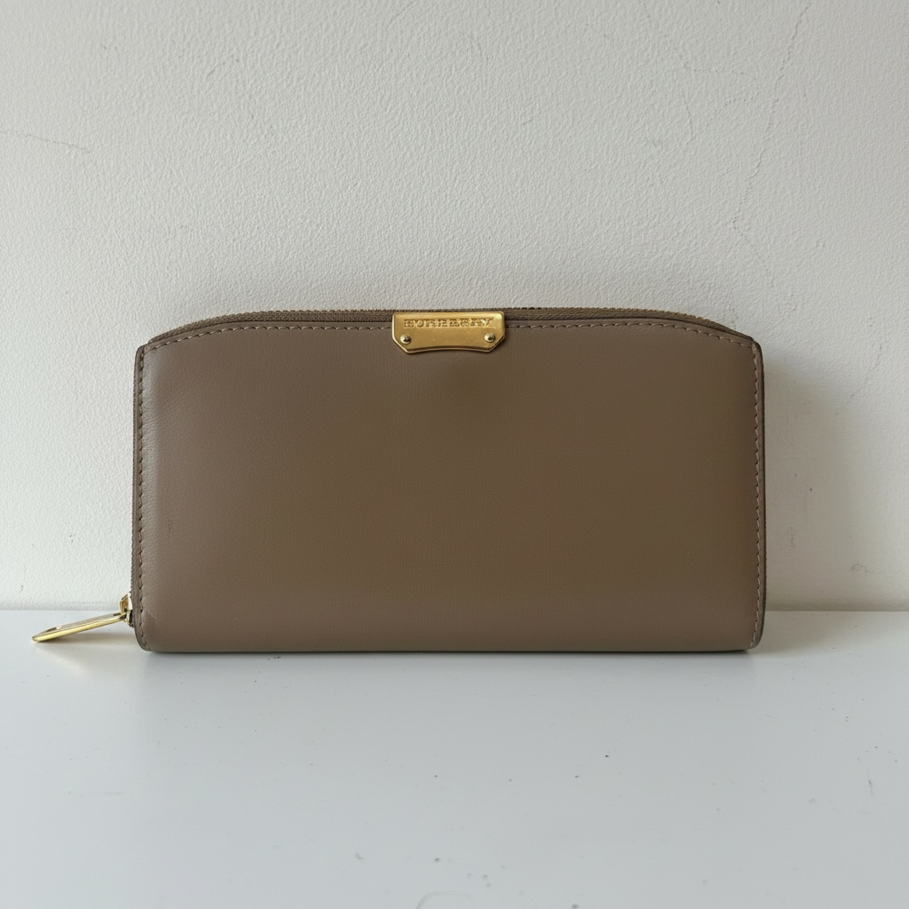Pre loved Brown Mink Burberry Purse, Size S