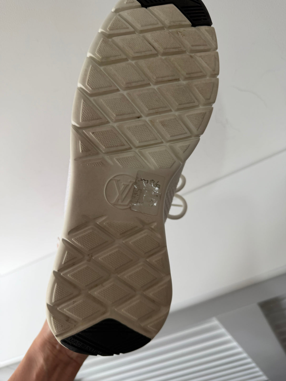 Preloved White Louis Vuitton Trainers, Size 8 (42)