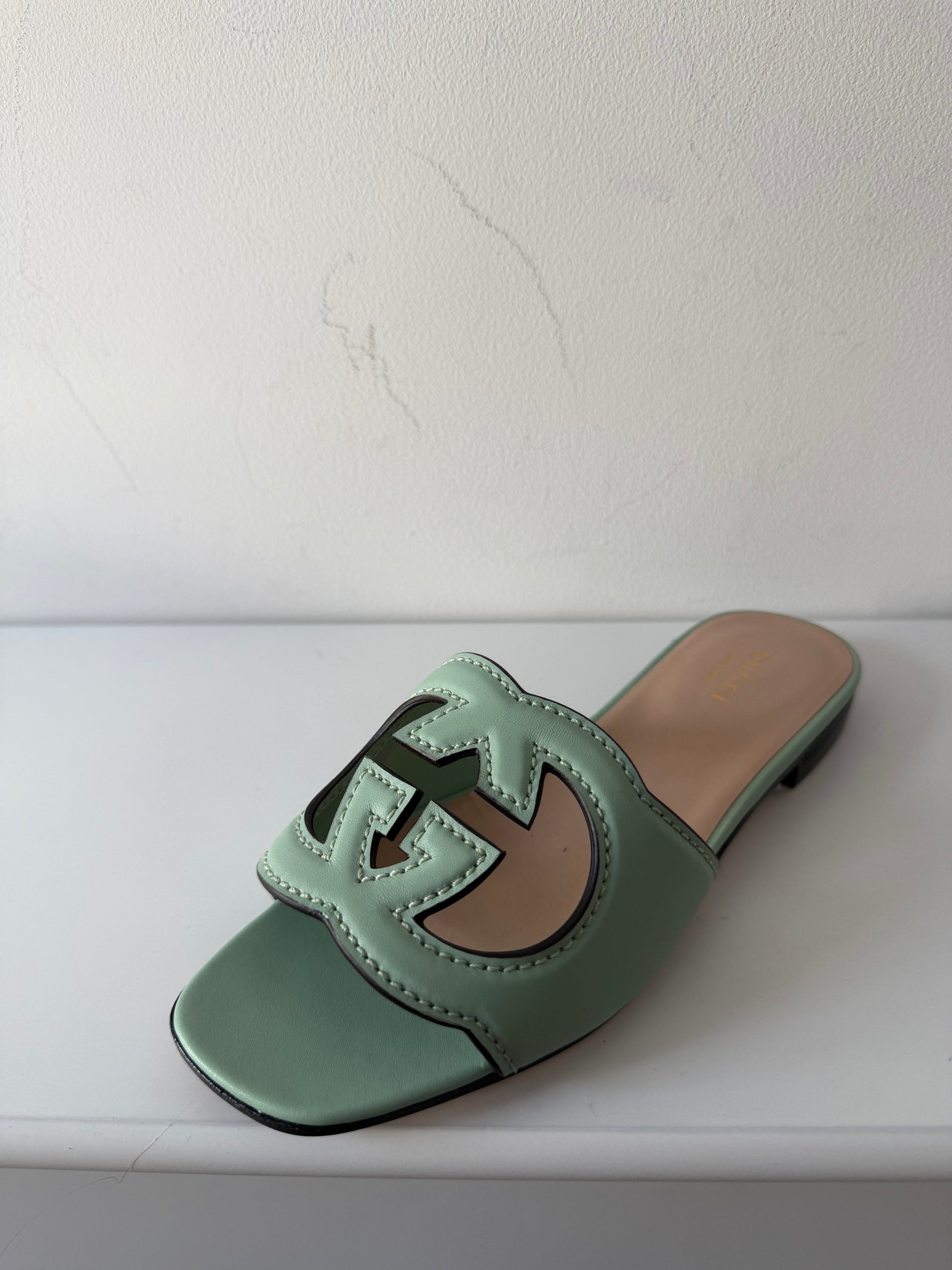 Preloved, NEW, Green Gucci Flats, Size 34.5 (UK 2.5)