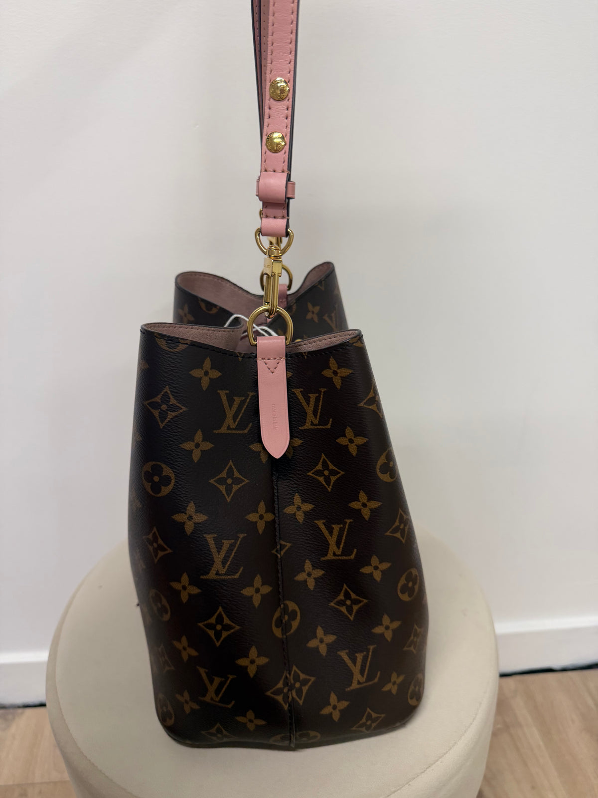 Preloved Louis Vuitton Bucket NeoNeo Handbag Monogram/Pink