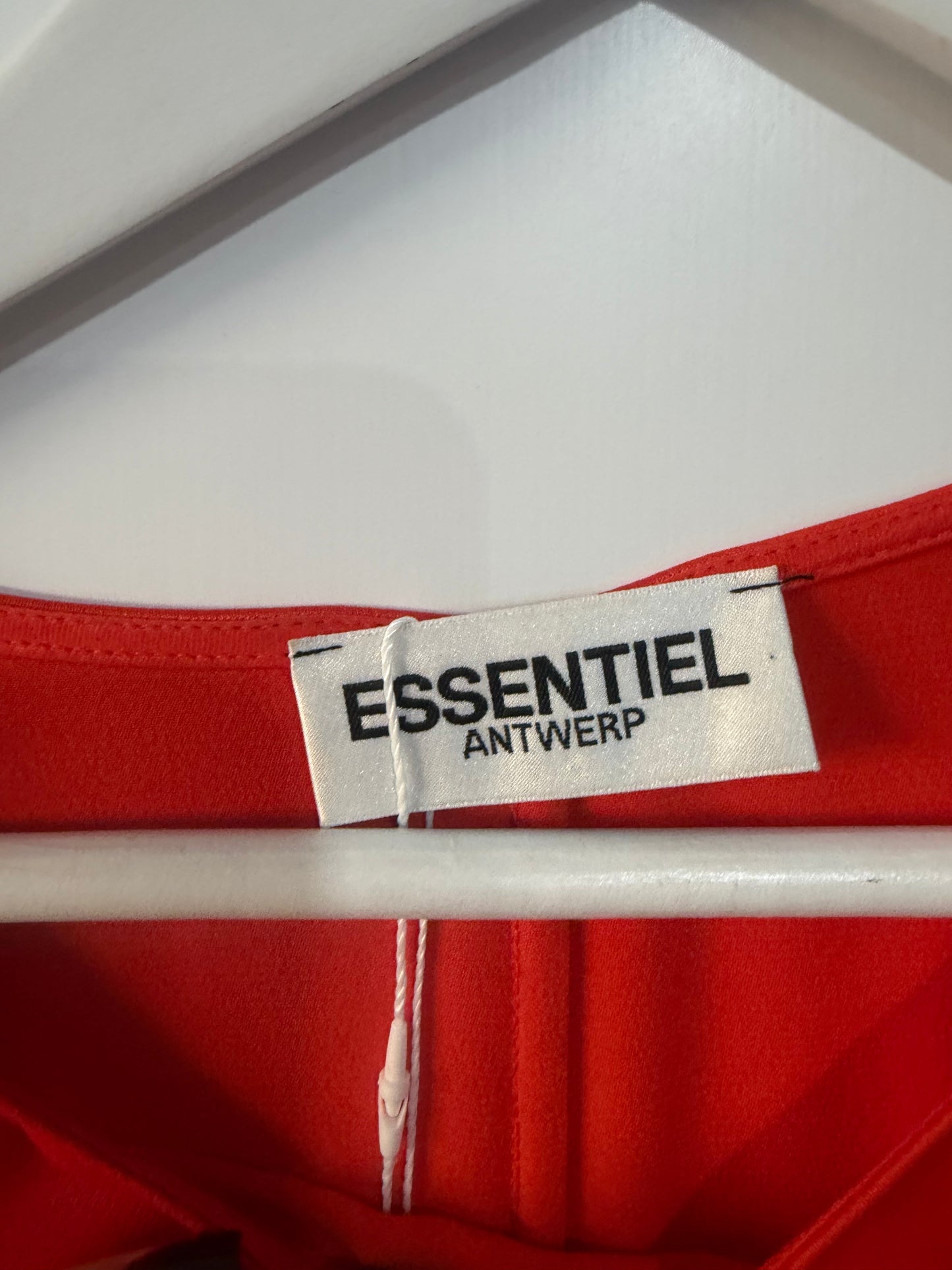 Coral Essentiel Antwerp Dress, Says 6 fits a 10
