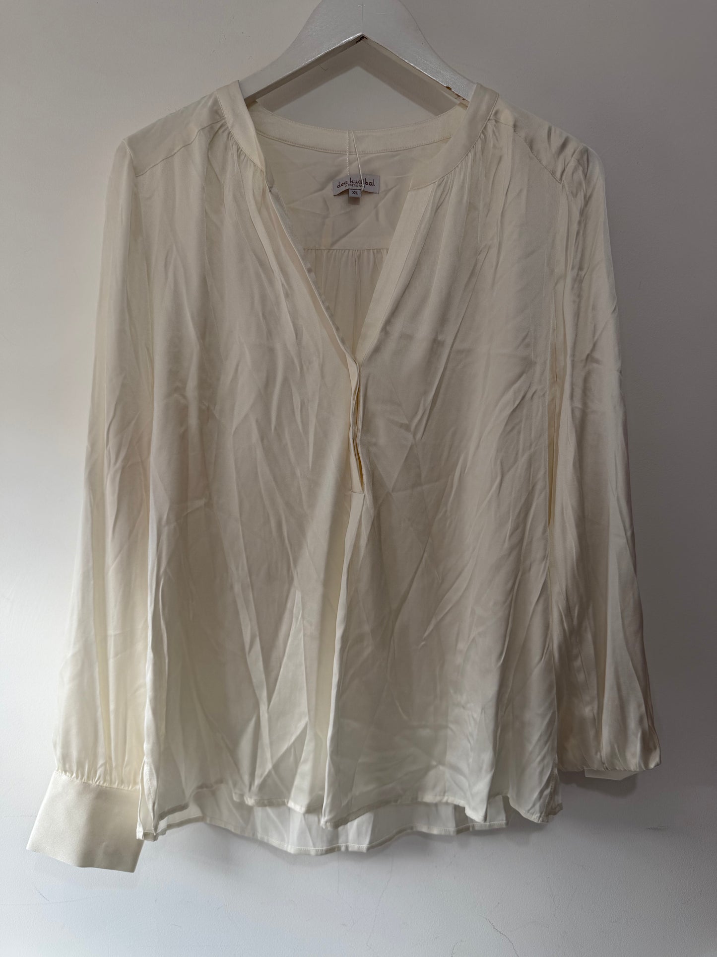 Preloved Cream Mulberry Silk 90% Dea Kudibal Silk Blouse, XL