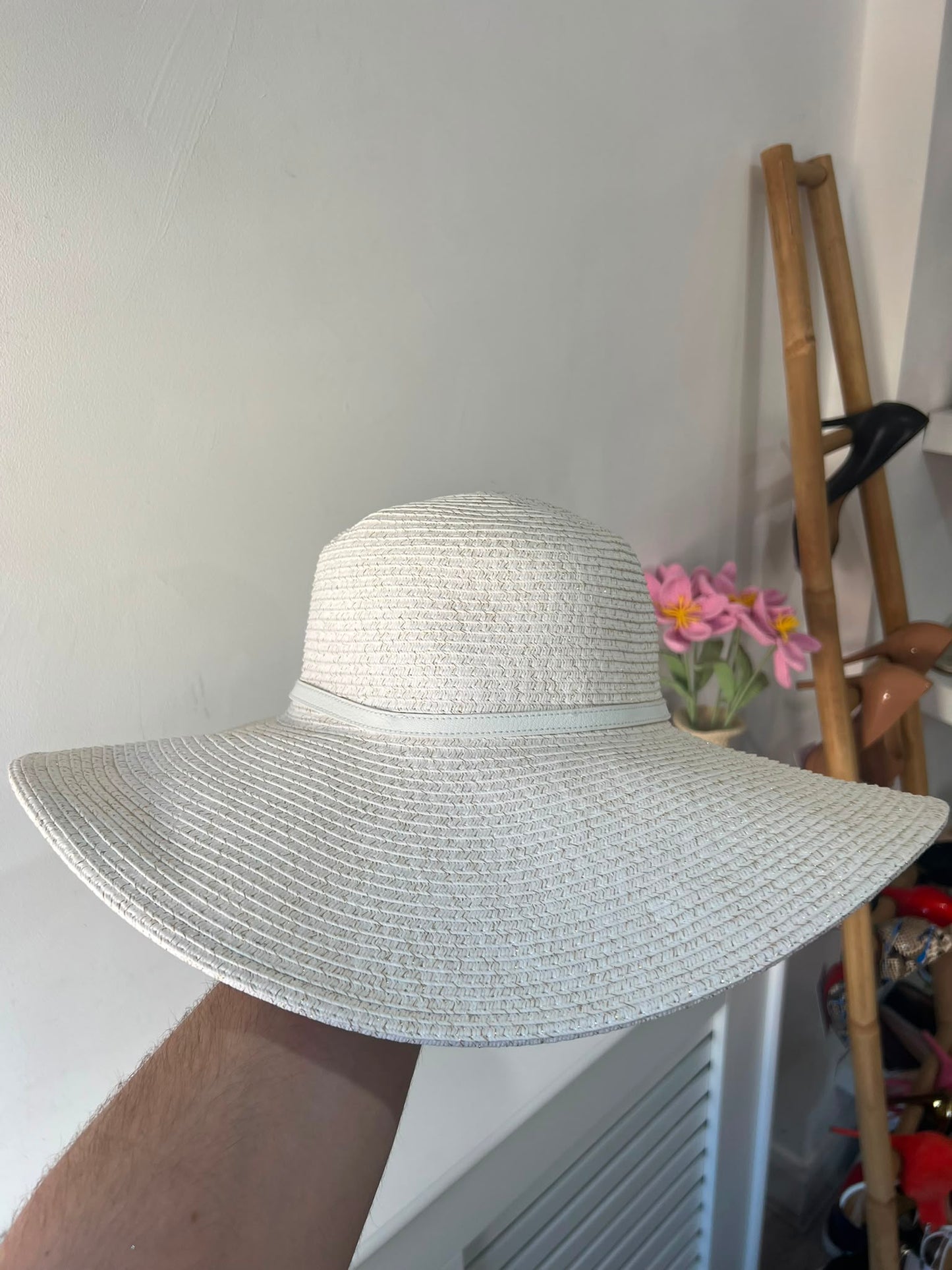 Preloved White Melissa Obabash Hat