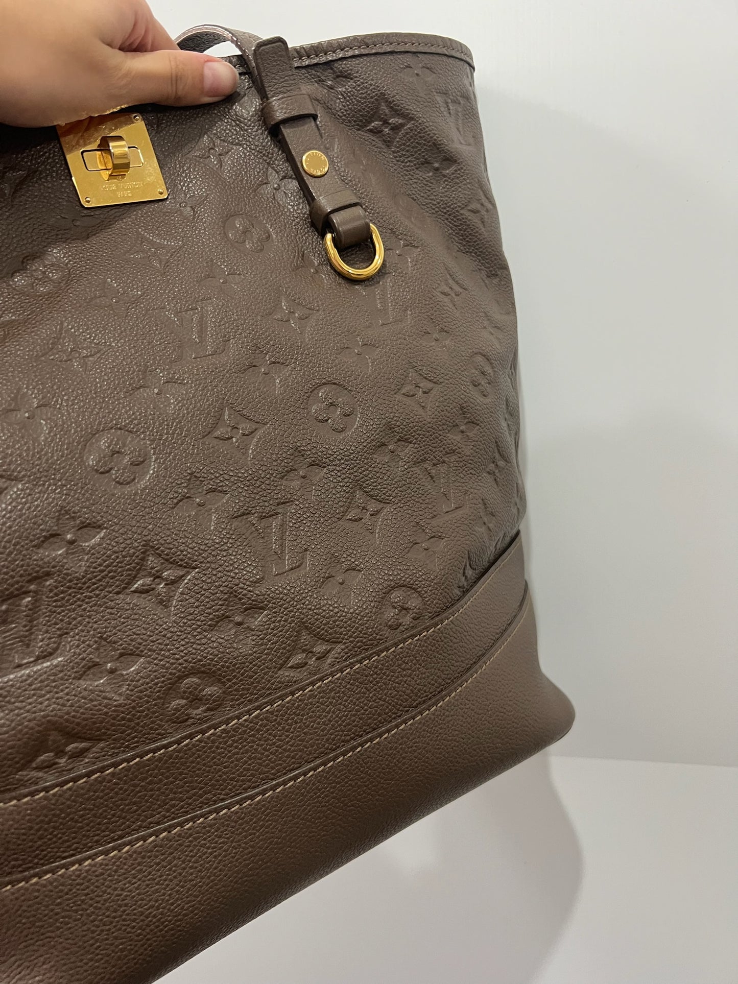 Grey Louis Vuitton St Germaine