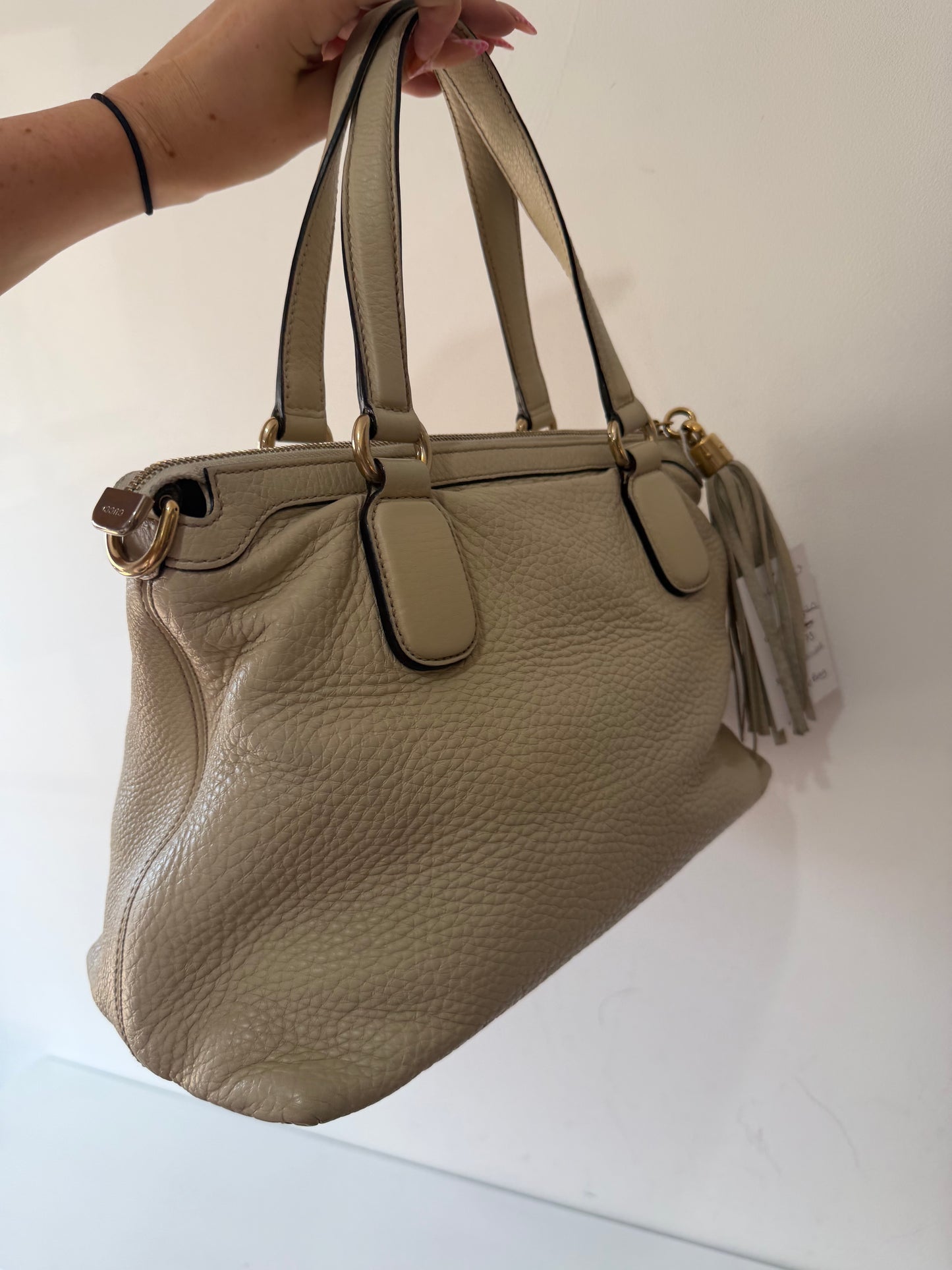 Pre loved beige Gucci Bag, Medium