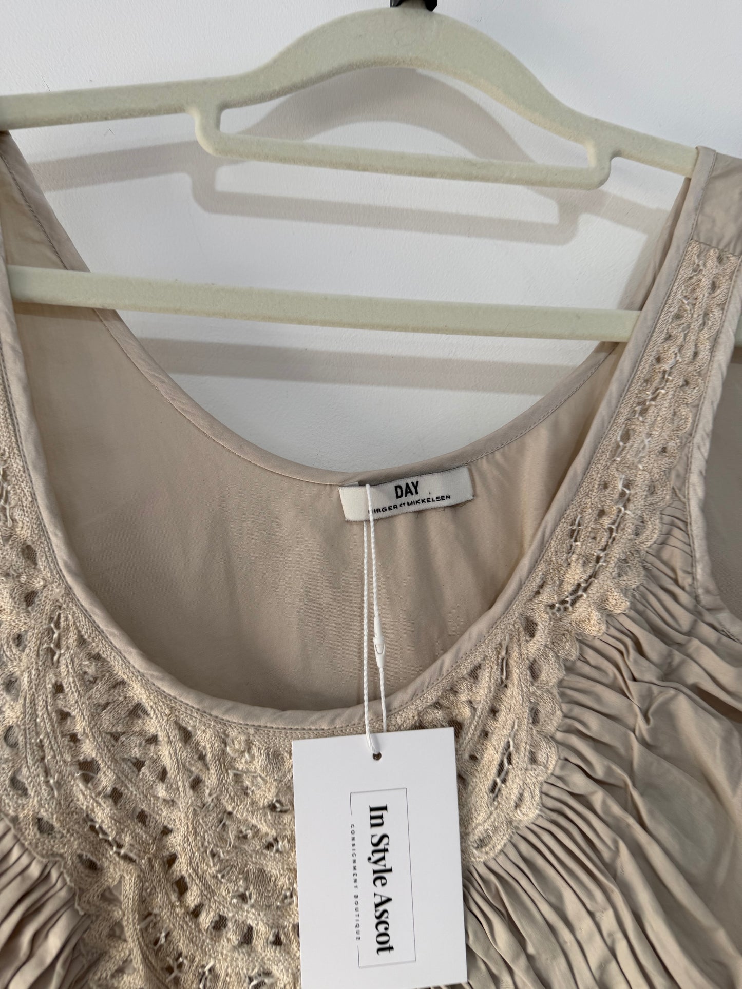 Pre-loved beige Day Top, Size medium