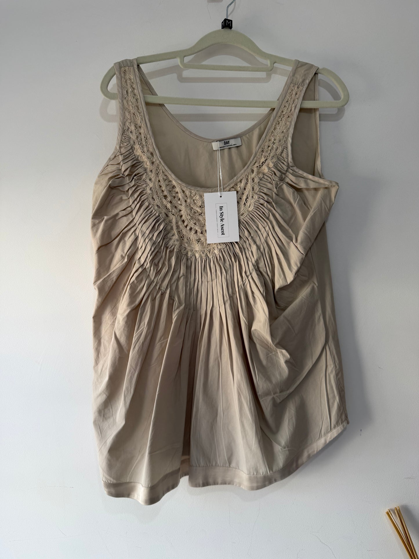 Pre-loved beige Day Top, Size medium