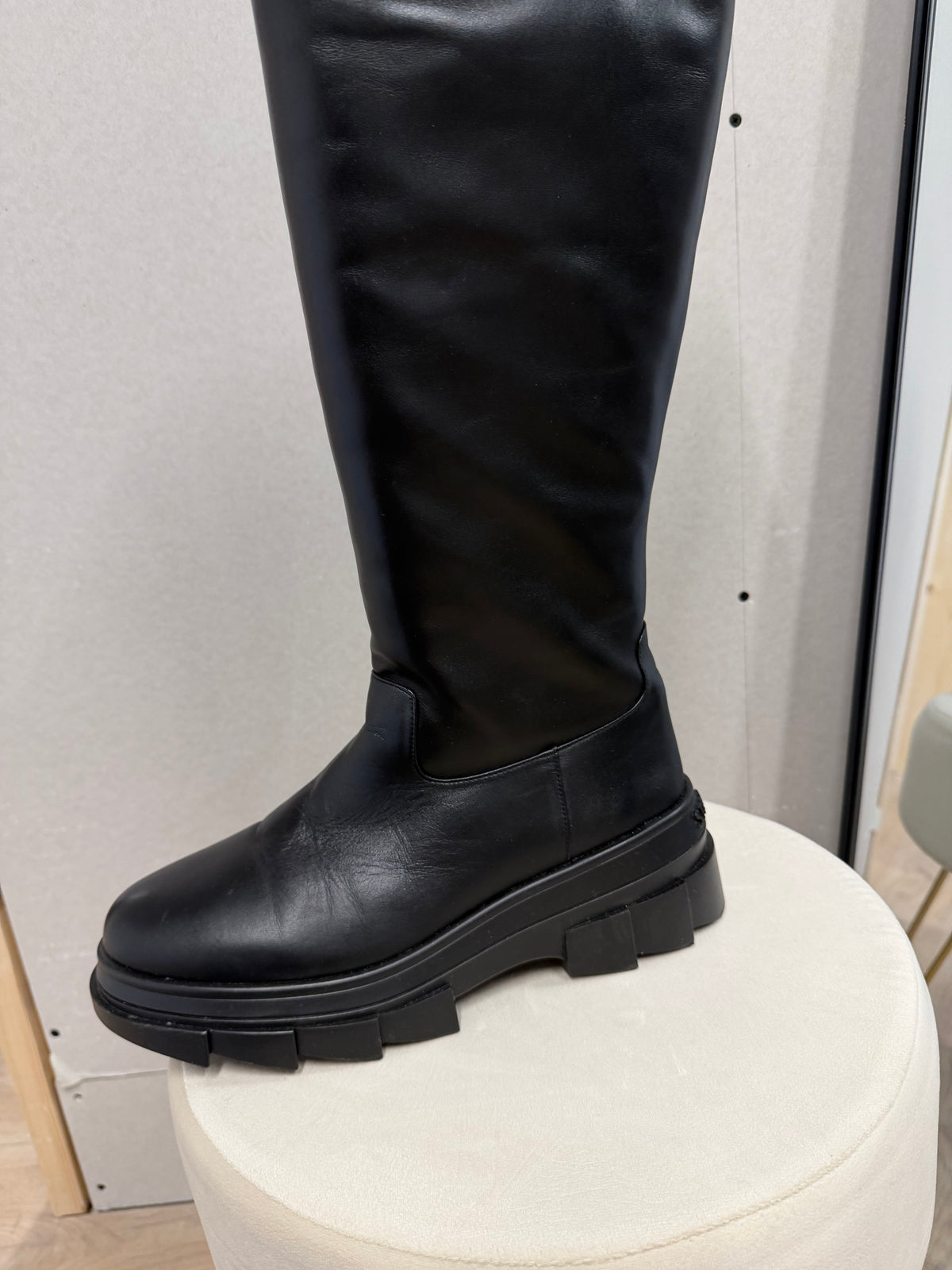 Preloved Stuart Wietzman Knee High Boots Size 7 Black