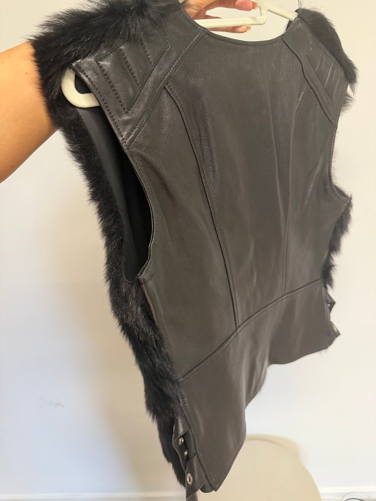 Preloved Rika Gilet Size Medium Black