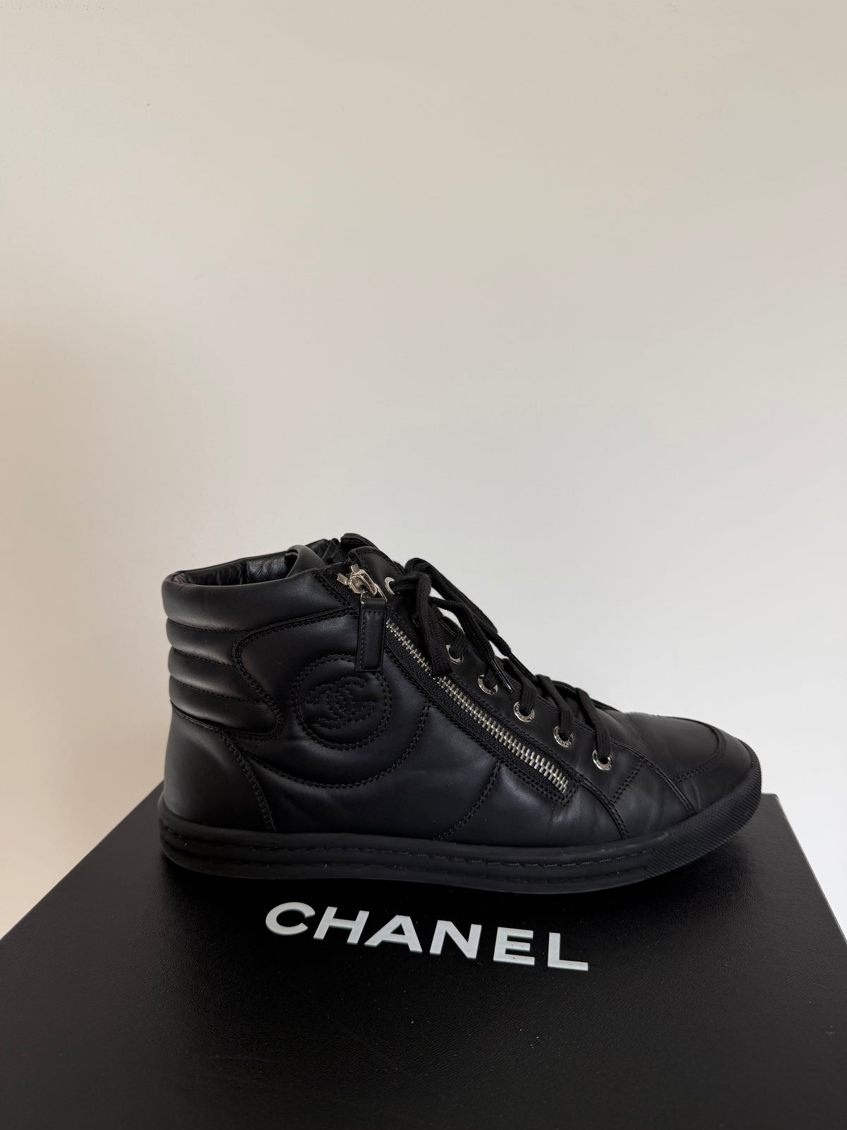 Preloved Chanel Trainers EU 38 - UK 5 Black